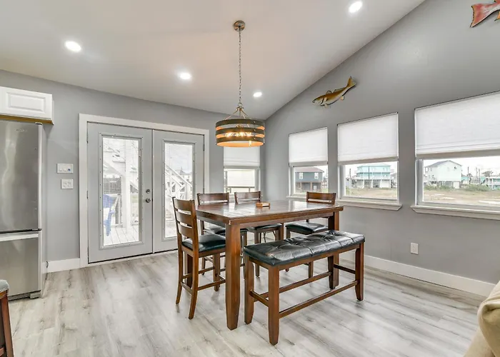 Modern Freeport Home W/ Views: Walk To Beach!