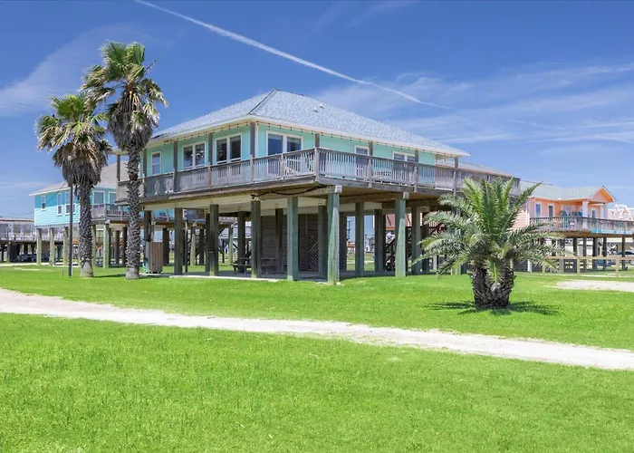 Surfside Retreat - Beautiful Views & Steps From The Beach!