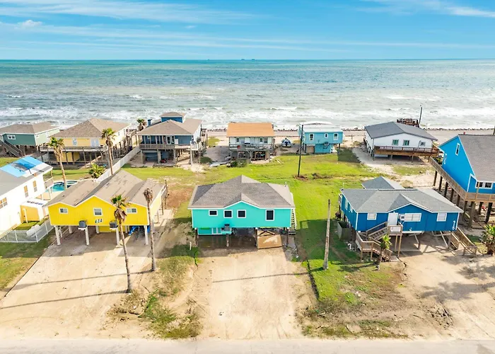 Walk To Ocean: Coastal Surfside Beach Bungalow!